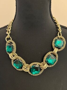 Vintage Emerald Green Statement Necklace in Gold